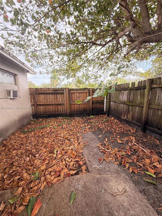 For Rent: $1,950 (2 beds, 1 baths, 1738 Square Feet)