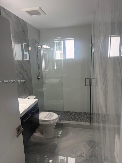 For Rent: $3,200 (2 beds, 1 baths, 850 Square Feet)