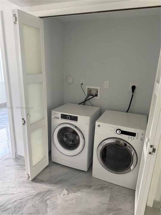 For Rent: $3,200 (2 beds, 1 baths, 850 Square Feet)