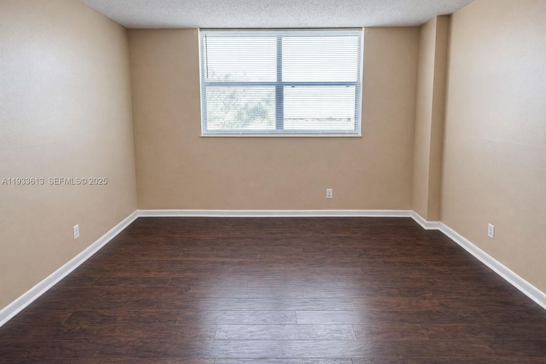 For Rent: $1,500 (1 beds, 1 baths, 845 Square Feet)