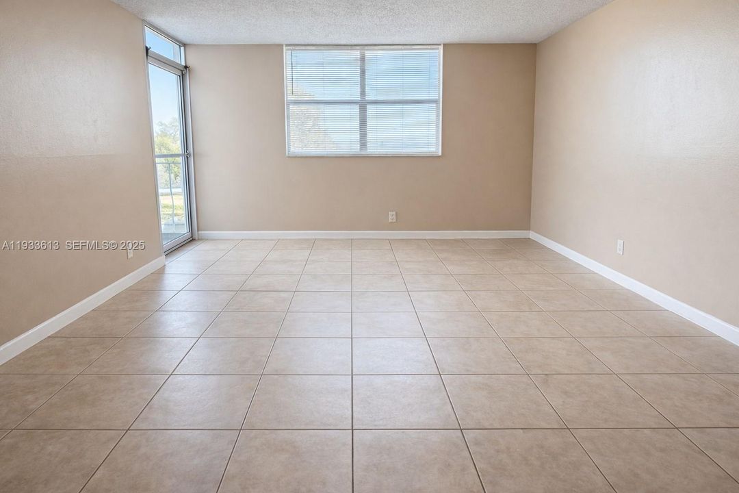 For Rent: $1,500 (1 beds, 1 baths, 845 Square Feet)