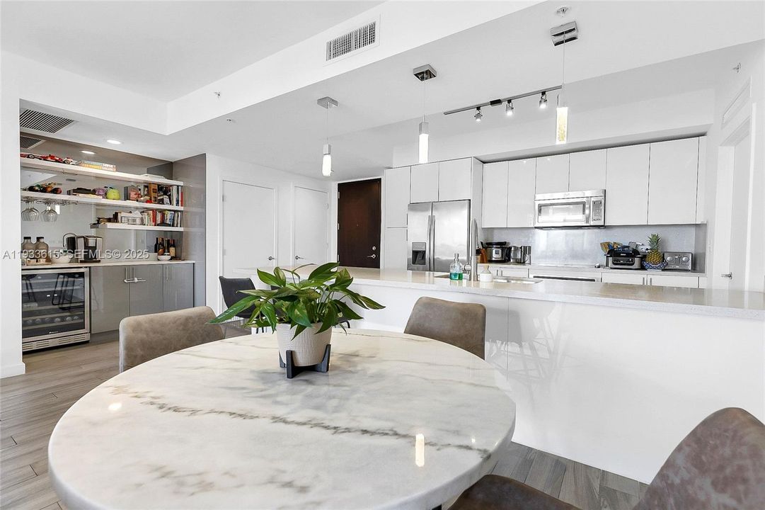 For Rent: $4,300 (2 beds, 2 baths, 1274 Square Feet)