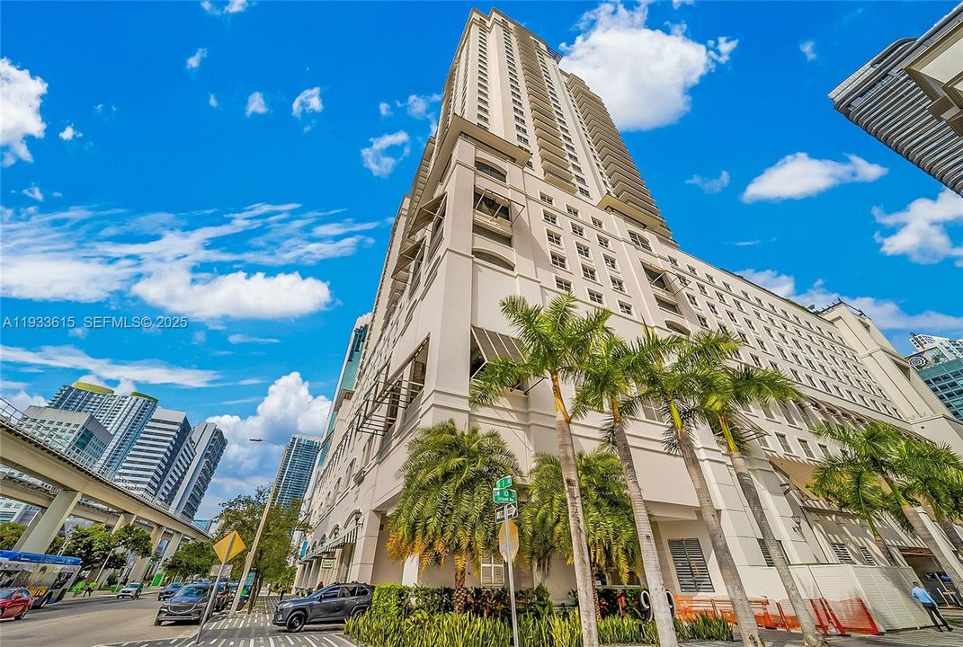 For Rent: $4,300 (2 beds, 2 baths, 1274 Square Feet)