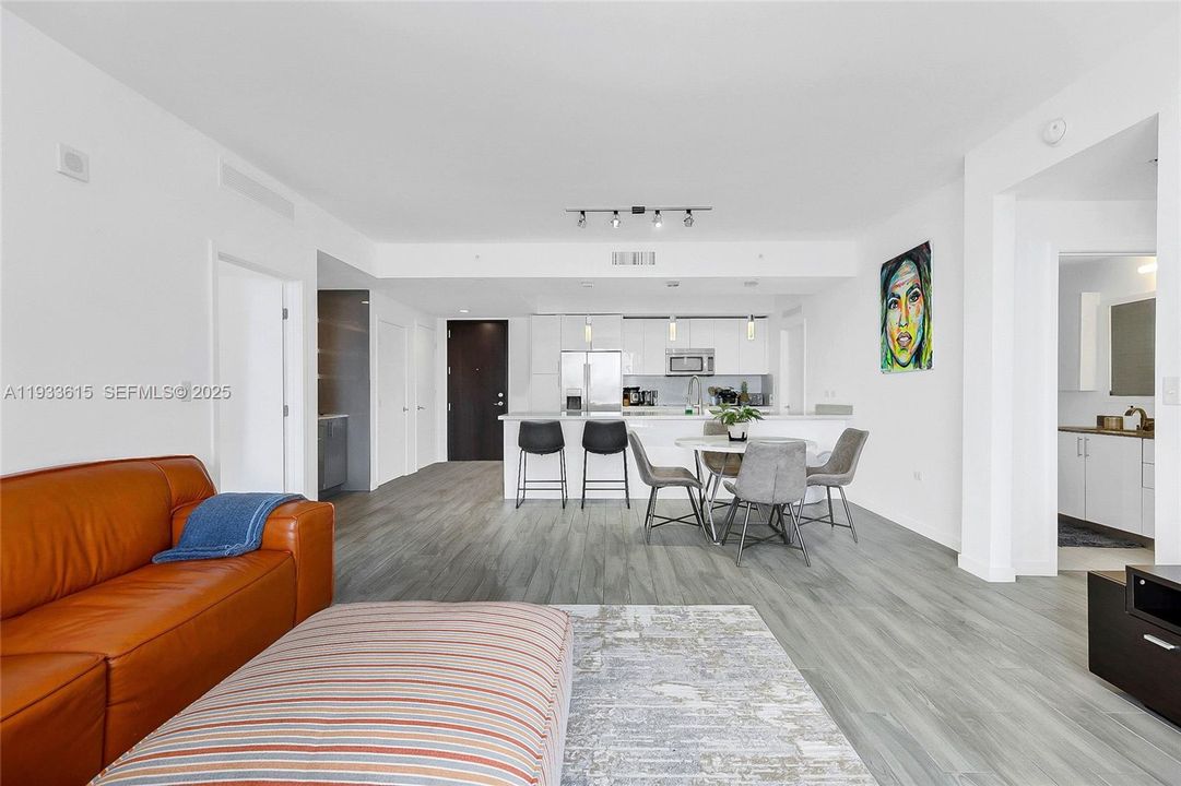 For Rent: $4,300 (2 beds, 2 baths, 1274 Square Feet)