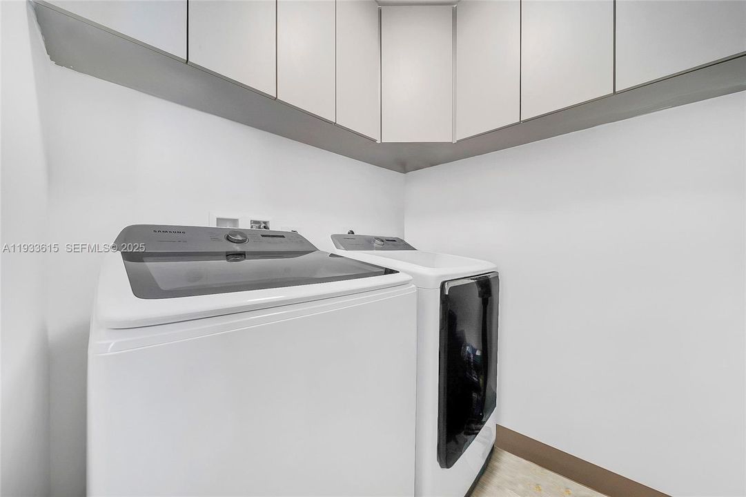 For Rent: $4,300 (2 beds, 2 baths, 1274 Square Feet)