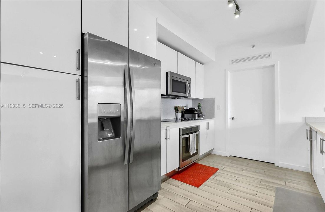 For Rent: $4,300 (2 beds, 2 baths, 1274 Square Feet)