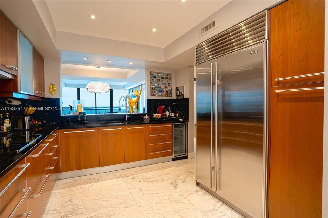 For Sale: $2,139,000 (2 beds, 3 baths, 1730 Square Feet)