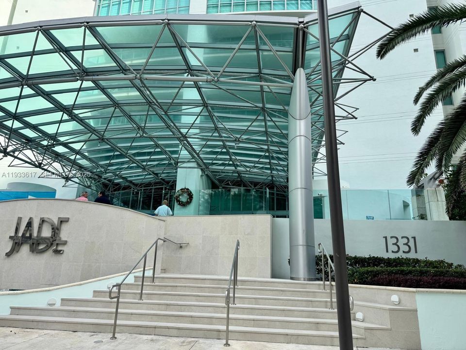 For Sale: $2,139,000 (2 beds, 3 baths, 1730 Square Feet)