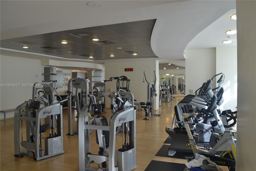 For Sale: $2,139,000 (2 beds, 3 baths, 1730 Square Feet)