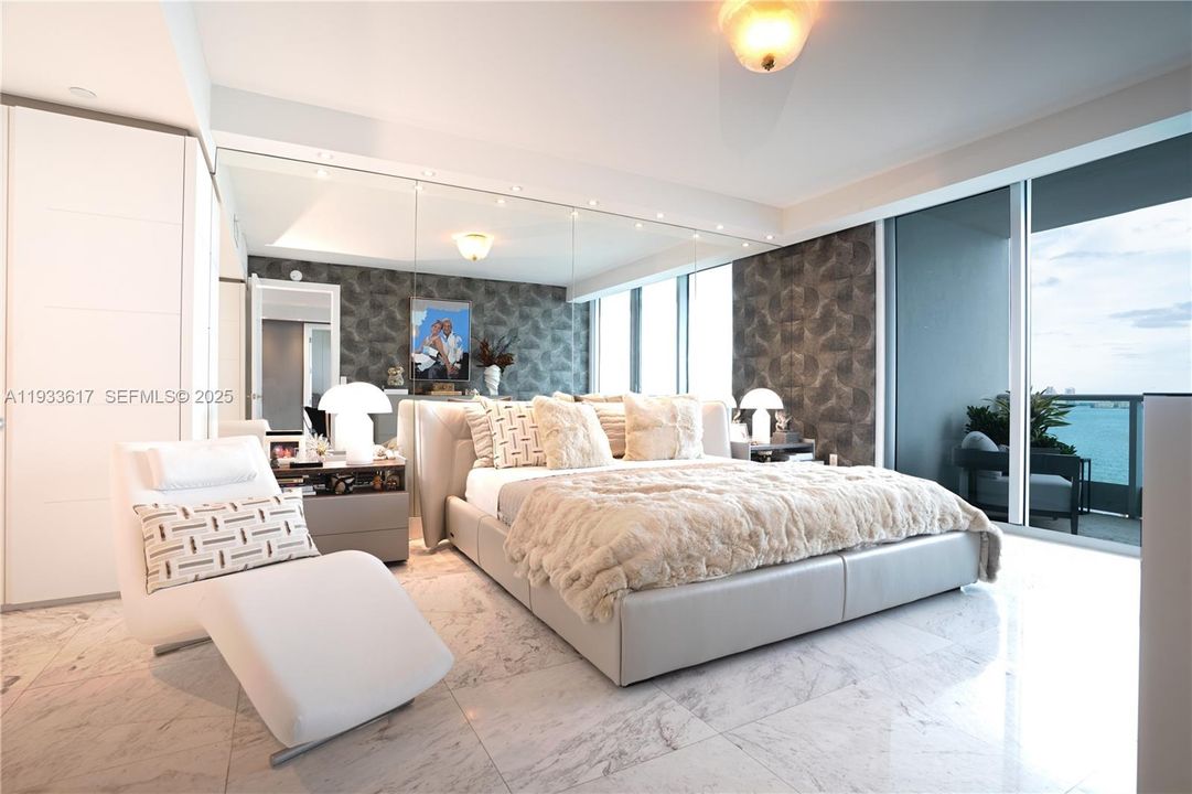 For Sale: $2,139,000 (2 beds, 3 baths, 1730 Square Feet)