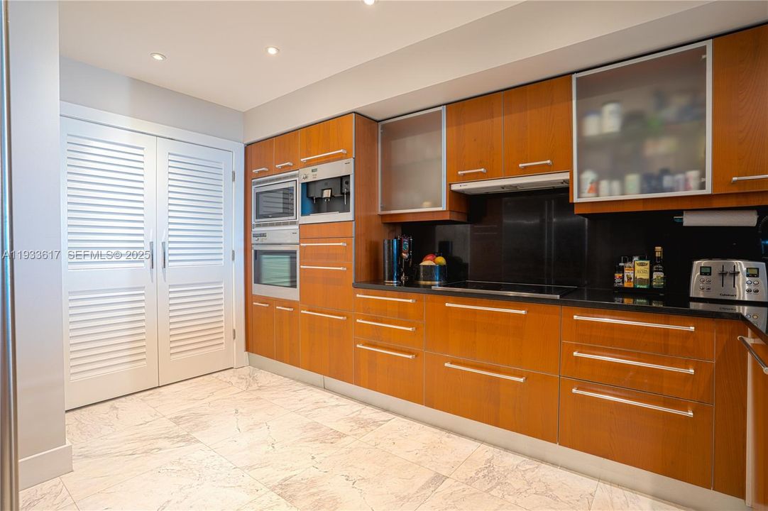 For Sale: $2,139,000 (2 beds, 3 baths, 1730 Square Feet)