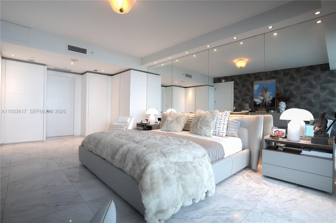 For Sale: $2,139,000 (2 beds, 3 baths, 1730 Square Feet)