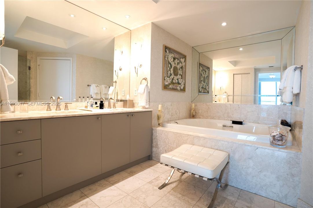 For Sale: $2,139,000 (2 beds, 3 baths, 1730 Square Feet)