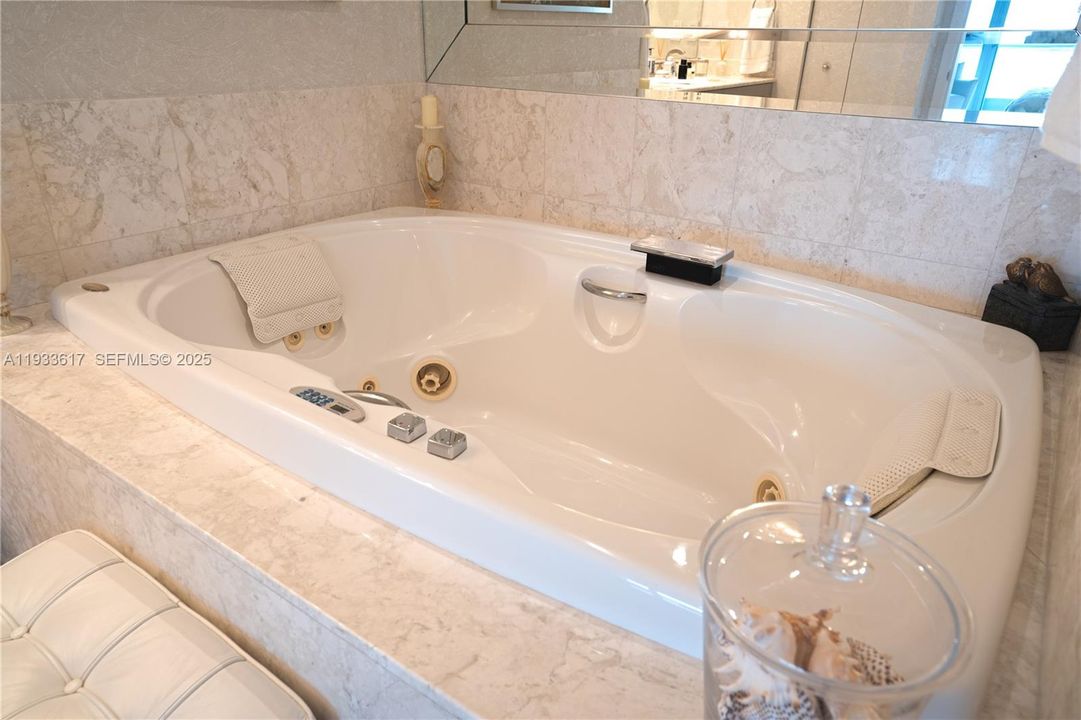 For Sale: $2,139,000 (2 beds, 3 baths, 1730 Square Feet)