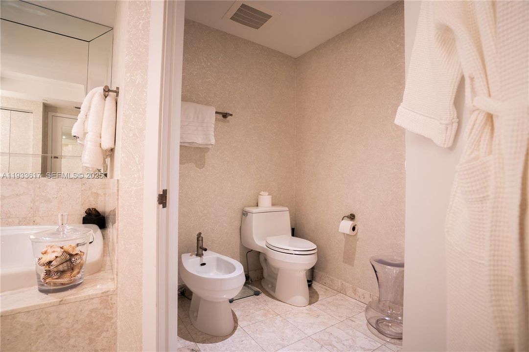 For Sale: $2,139,000 (2 beds, 3 baths, 1730 Square Feet)