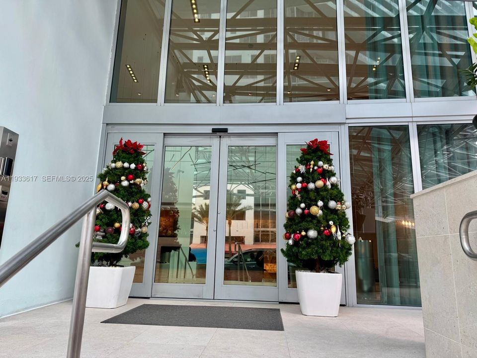 For Sale: $2,139,000 (2 beds, 3 baths, 1730 Square Feet)