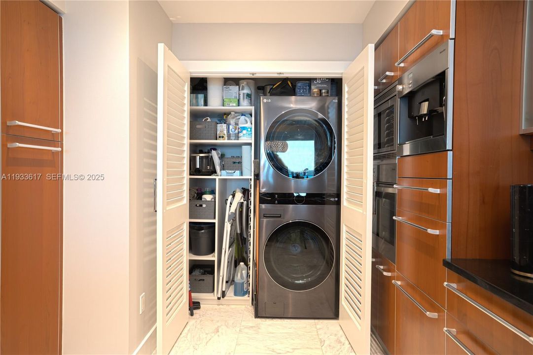 For Sale: $2,139,000 (2 beds, 3 baths, 1730 Square Feet)