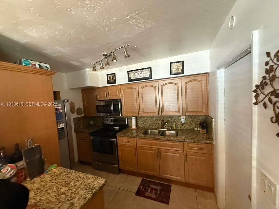For Sale: $515,000 (0 beds, 0 baths, 1425 Square Feet)