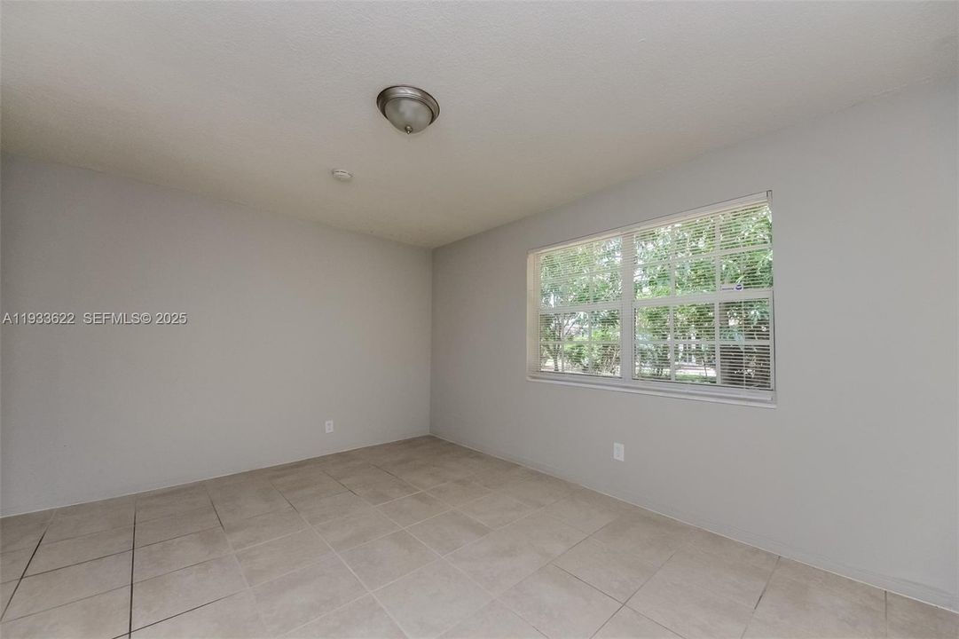 En Renta: $2,435 (3 camas, 2 baños, 1505 Pies cuadrados)