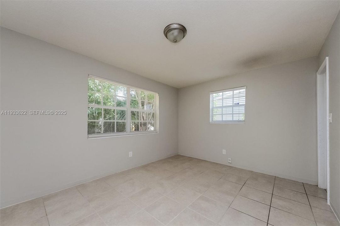 En Renta: $2,435 (3 camas, 2 baños, 1505 Pies cuadrados)