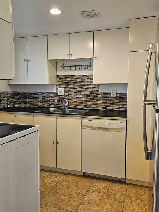 В аренду: $2,180 (1 спален, 2 ванн, 909 Квадратных фут)