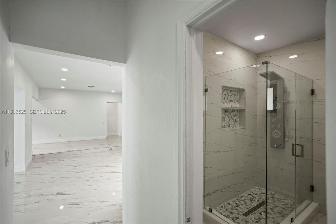 待售: $850,900 (3 贝兹, 3 浴室, 1690 平方英尺)