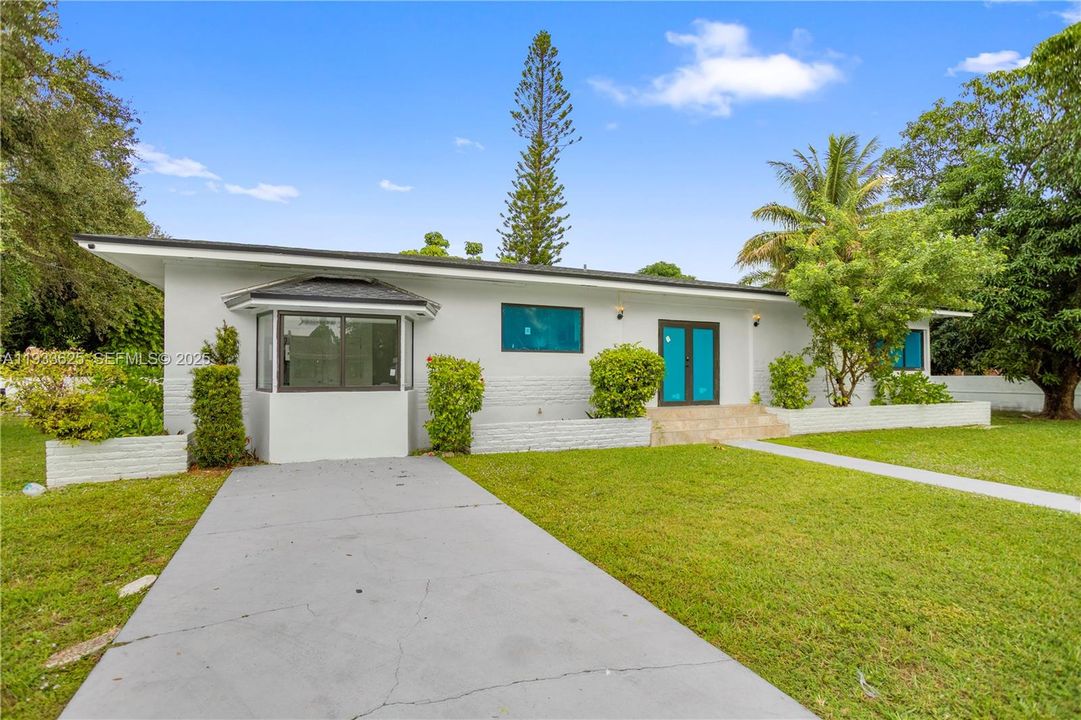 待售: $850,900 (3 贝兹, 3 浴室, 1690 平方英尺)