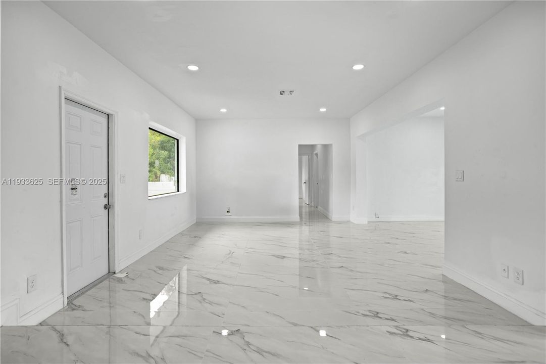 待售: $850,900 (3 贝兹, 3 浴室, 1690 平方英尺)