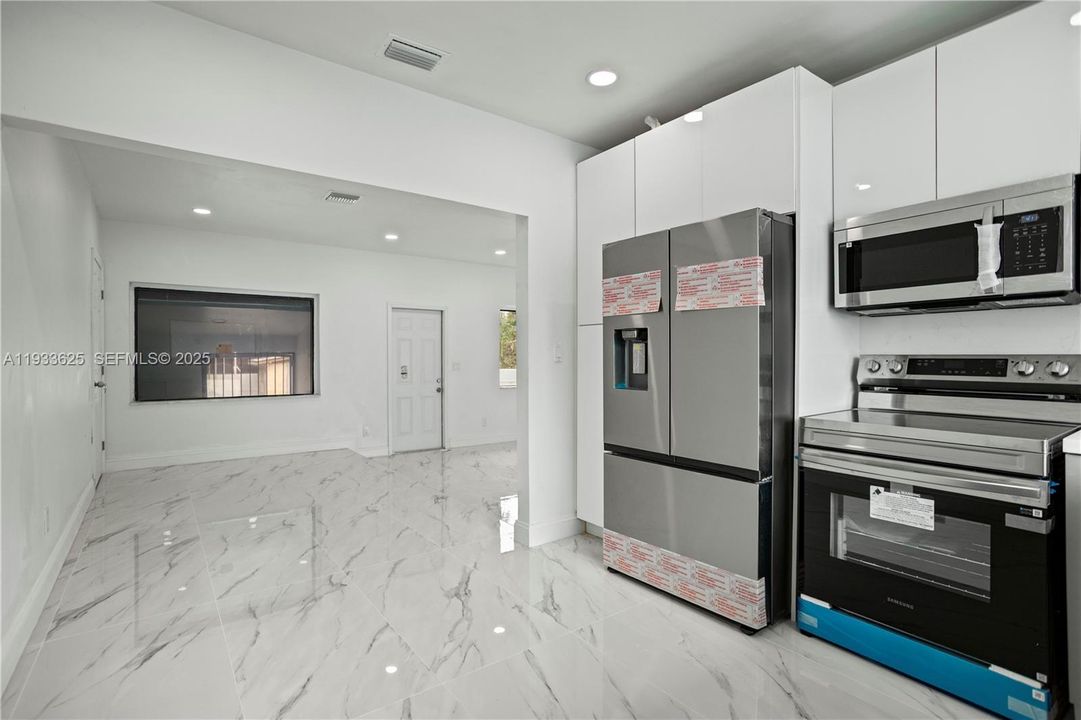 待售: $850,900 (3 贝兹, 3 浴室, 1690 平方英尺)