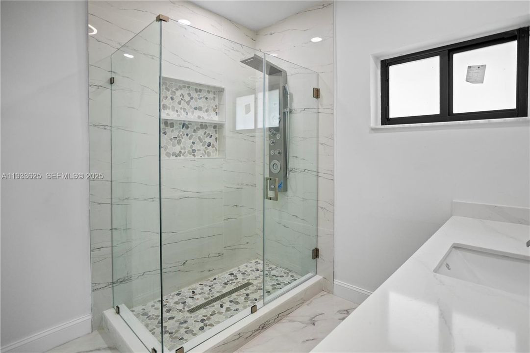 待售: $850,900 (3 贝兹, 3 浴室, 1690 平方英尺)