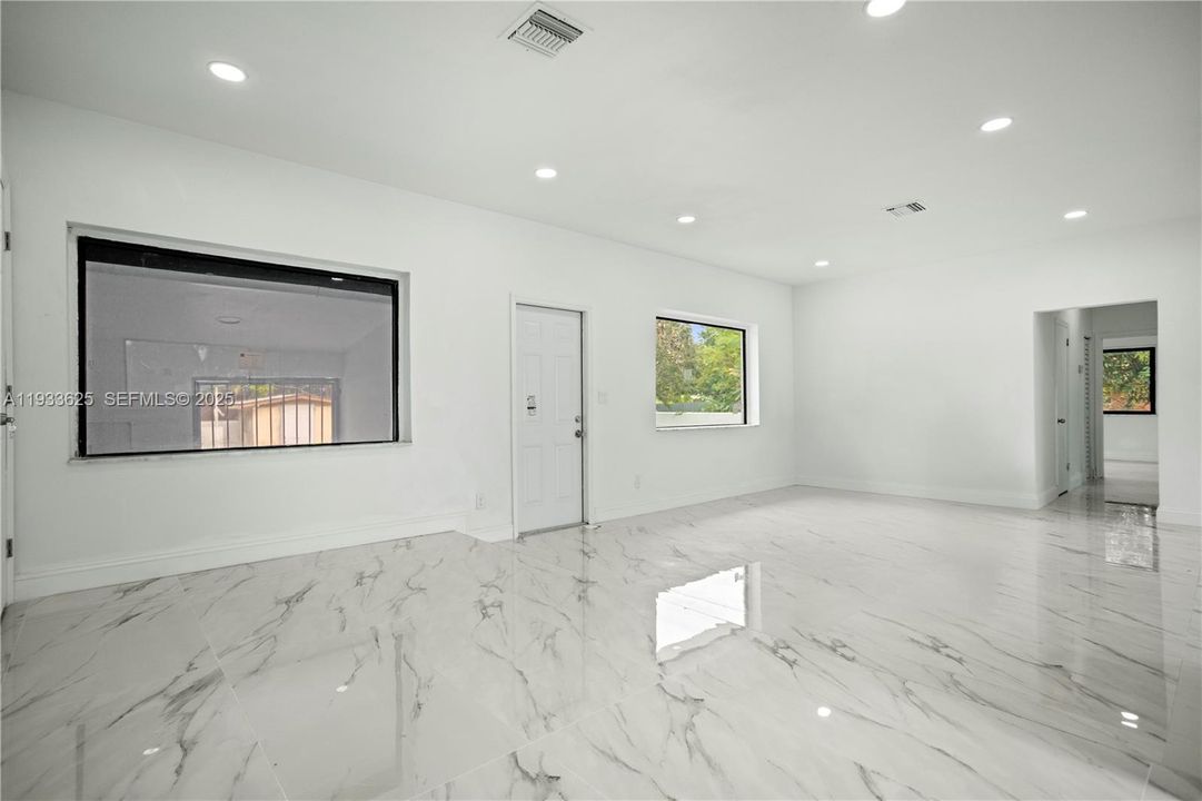 待售: $850,900 (3 贝兹, 3 浴室, 1690 平方英尺)