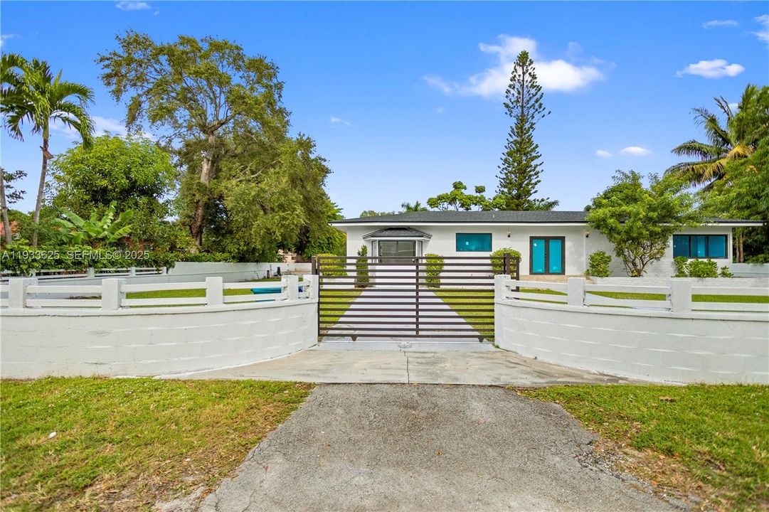 待售: $850,900 (3 贝兹, 3 浴室, 1690 平方英尺)