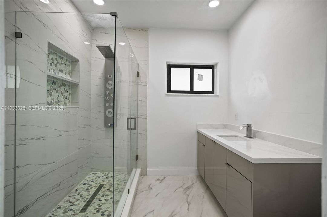 待售: $850,900 (3 贝兹, 3 浴室, 1690 平方英尺)