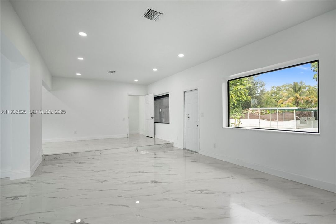 待售: $850,900 (3 贝兹, 3 浴室, 1690 平方英尺)