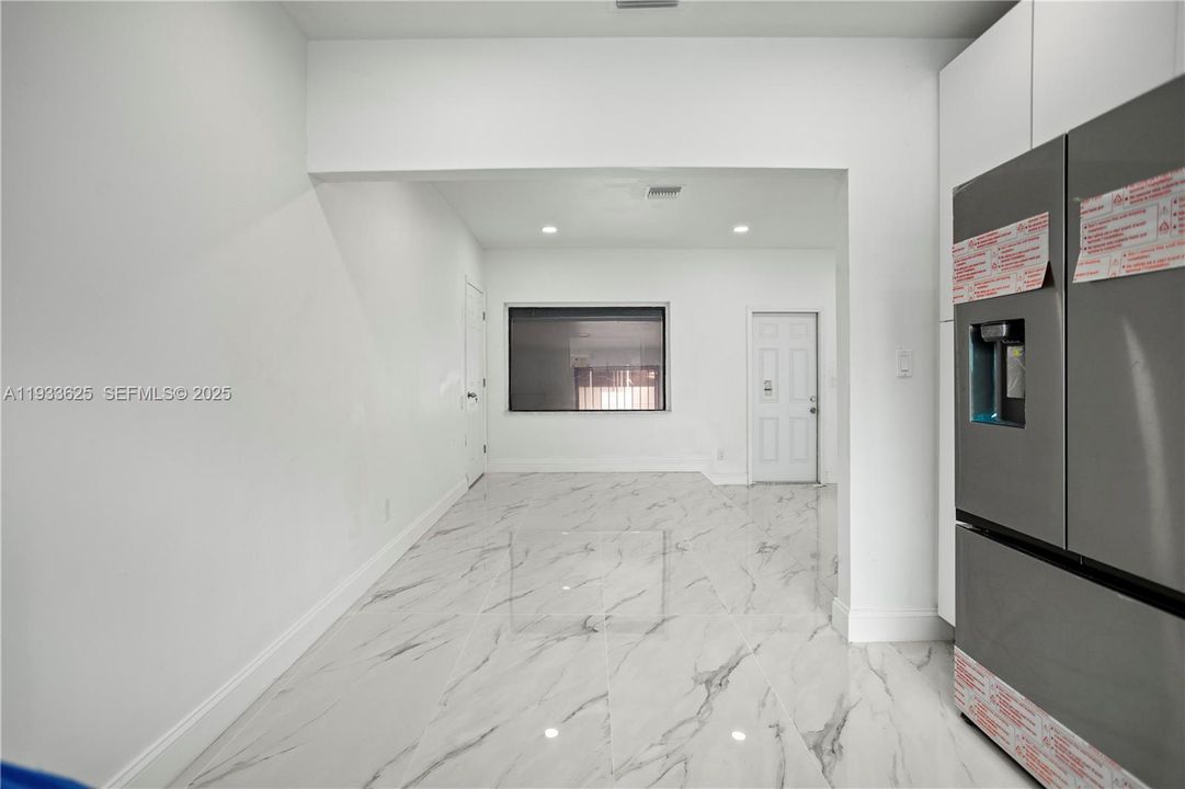 待售: $850,900 (3 贝兹, 3 浴室, 1690 平方英尺)