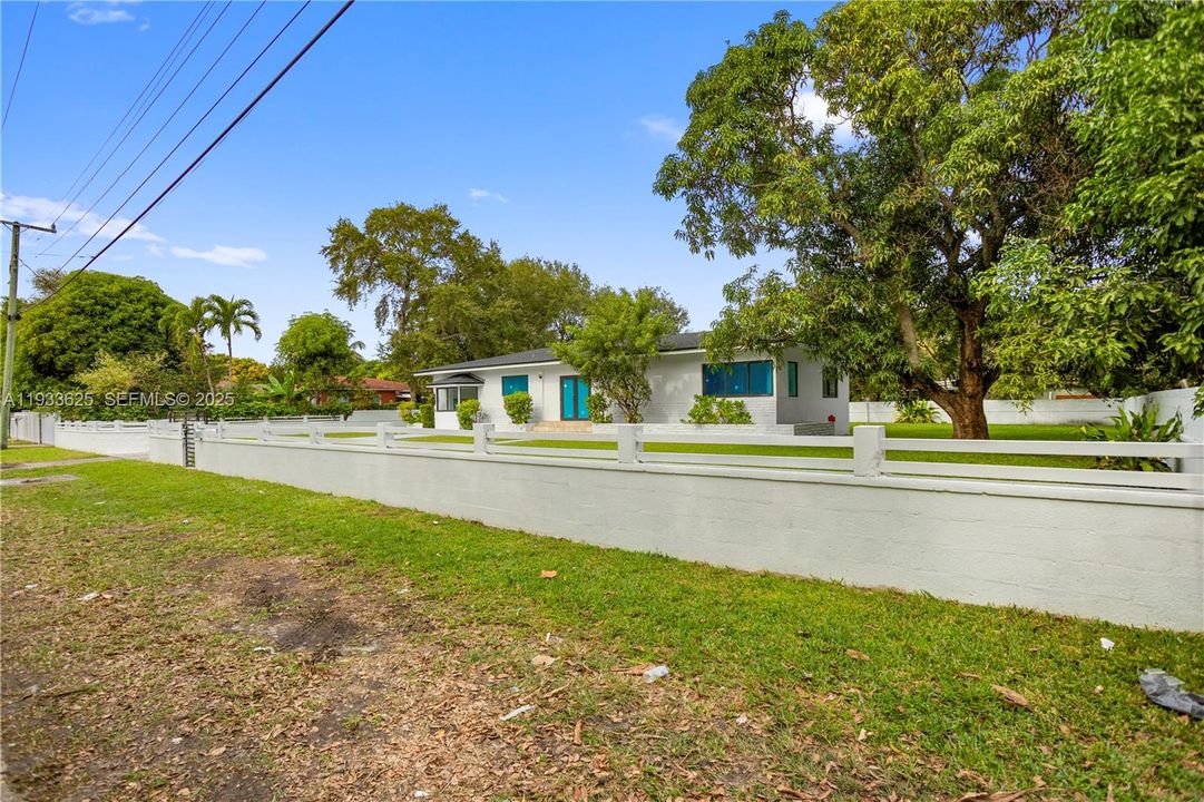 待售: $850,900 (3 贝兹, 3 浴室, 1690 平方英尺)