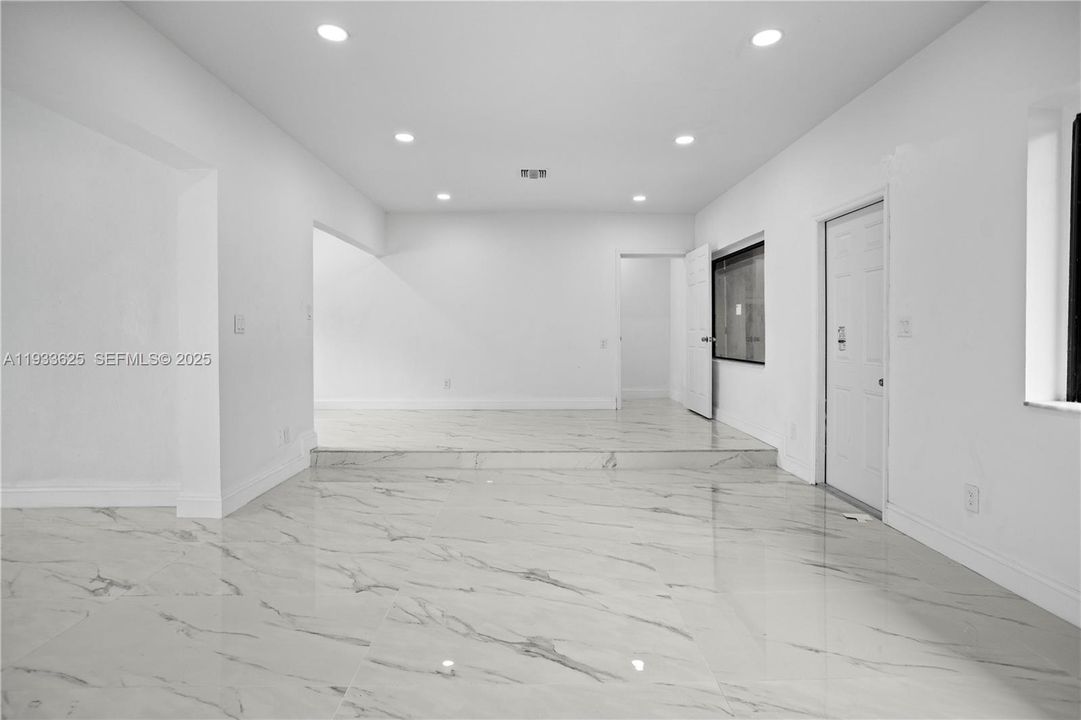 待售: $850,900 (3 贝兹, 3 浴室, 1690 平方英尺)