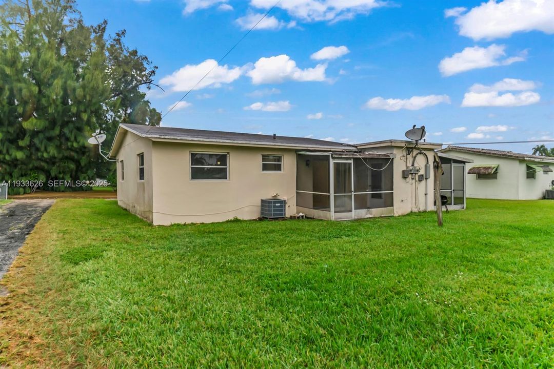 For Rent: $2,050 (2 beds, 1 baths, 1745 Square Feet)