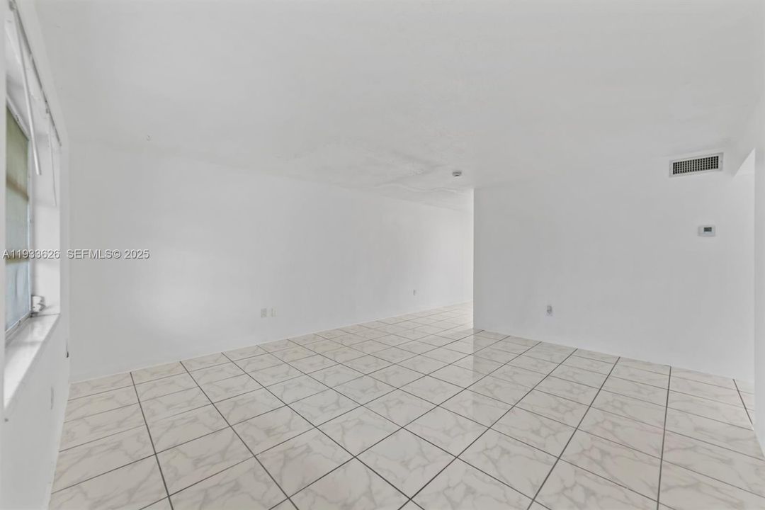 For Rent: $2,050 (2 beds, 1 baths, 1745 Square Feet)