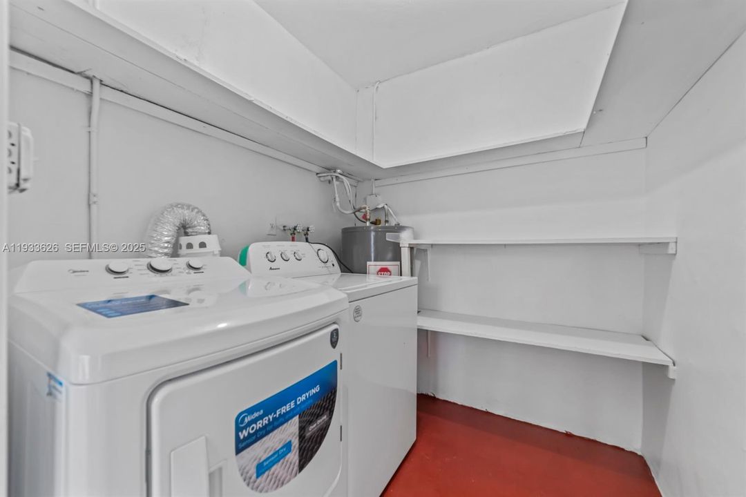 For Rent: $2,050 (2 beds, 1 baths, 1745 Square Feet)