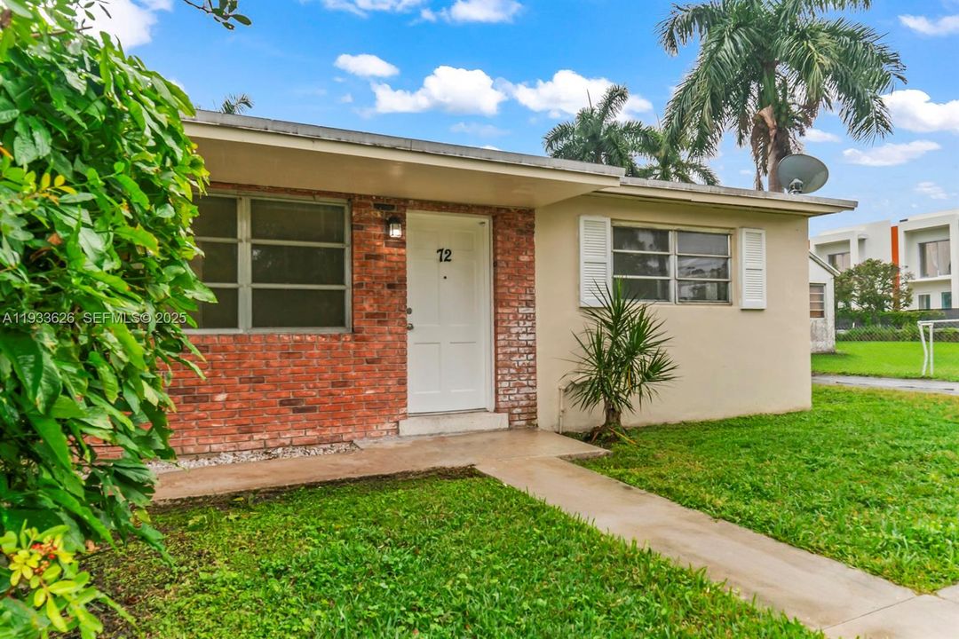 For Rent: $2,050 (2 beds, 1 baths, 1745 Square Feet)