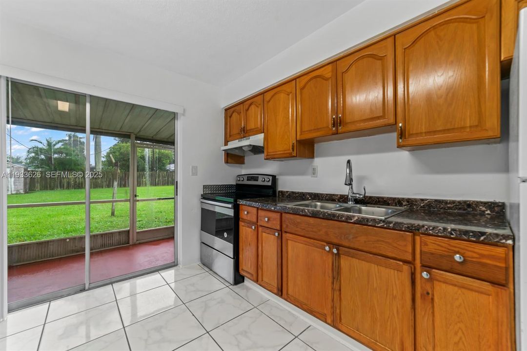 For Rent: $2,050 (2 beds, 1 baths, 1745 Square Feet)