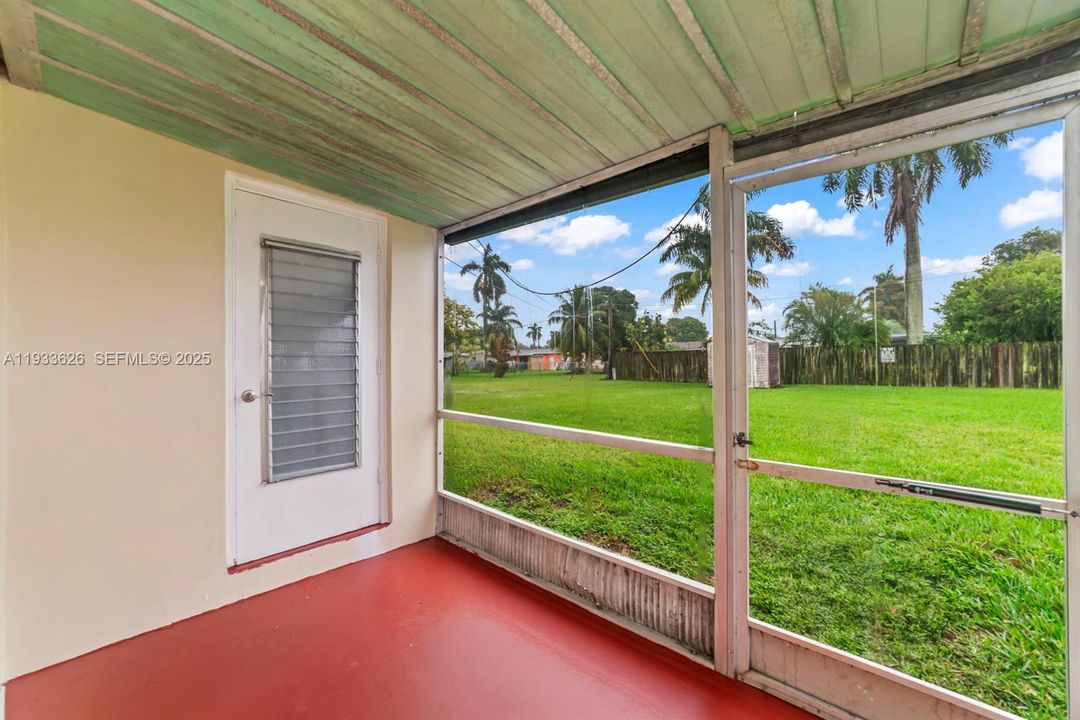 For Rent: $2,050 (2 beds, 1 baths, 1745 Square Feet)