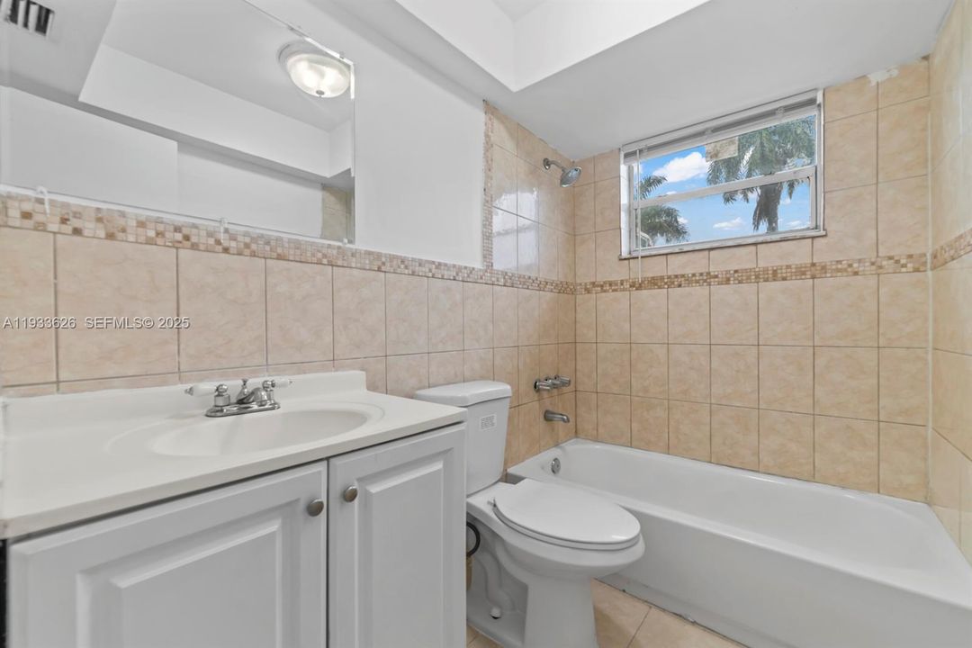 For Rent: $2,050 (2 beds, 1 baths, 1745 Square Feet)