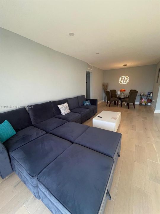 待售: $350,000 (1 贝兹, 1 浴室, 758 平方英尺)