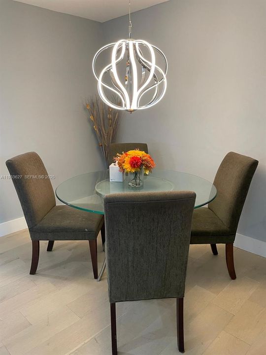 待售: $350,000 (1 贝兹, 1 浴室, 758 平方英尺)