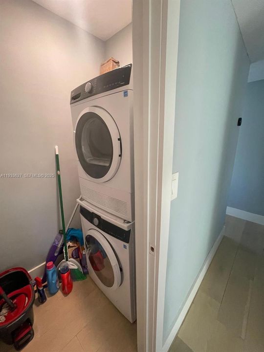 待售: $350,000 (1 贝兹, 1 浴室, 758 平方英尺)