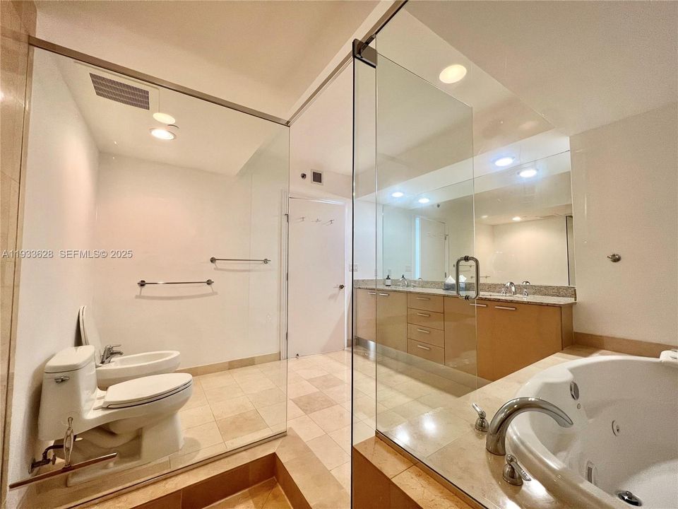 В аренду: $9,000 (3 спален, 3 ванн, 2078 Квадратных фут)