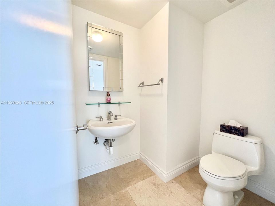 В аренду: $9,000 (3 спален, 3 ванн, 2078 Квадратных фут)