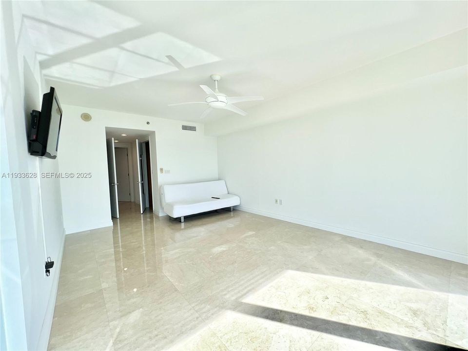 В аренду: $9,000 (3 спален, 3 ванн, 2078 Квадратных фут)